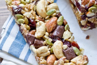 Tart Cherry, Dark Chocolate & Cashew Granola Bars