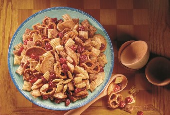 Crunchy Cherry Party Mix